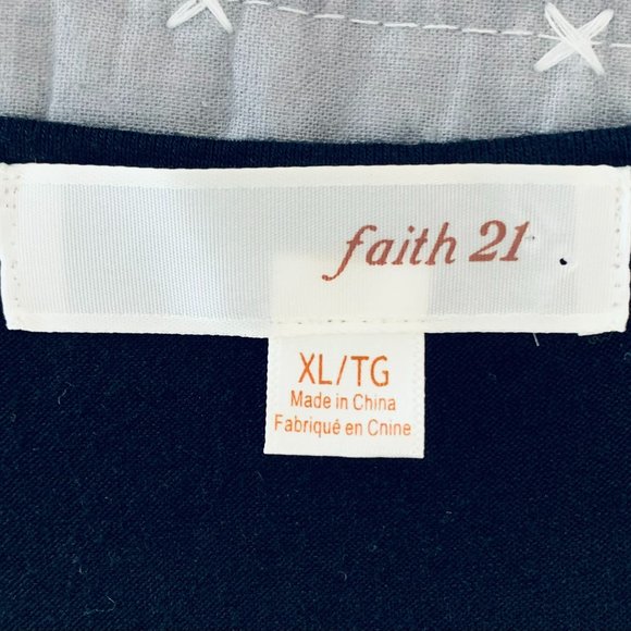 ✨ Forever 21 Sequin Outlined V-Neck Top - Picture 8 of 10